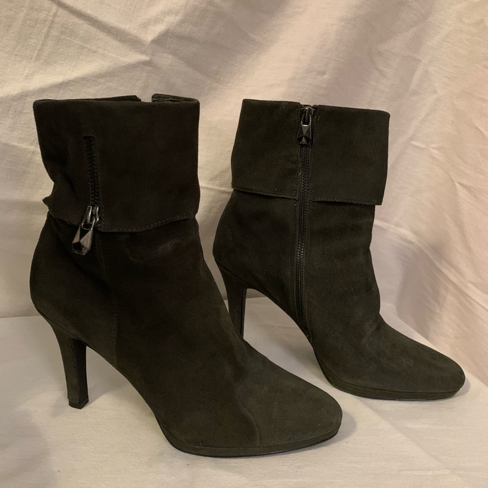 Boots - Picture 3 of 4
